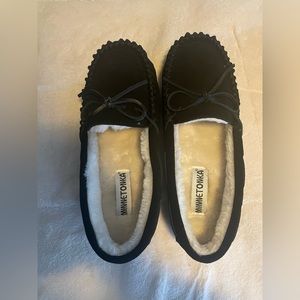 New with Box Black Minnetonka Lynda Trapper Moccasins